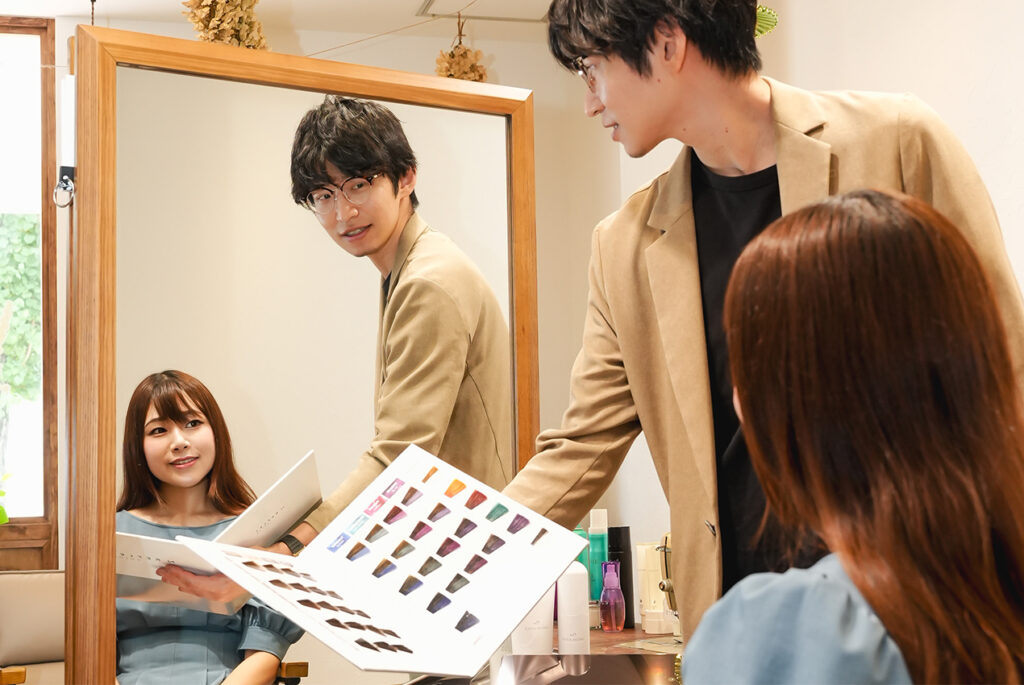頭皮につけないカラーの塗り方